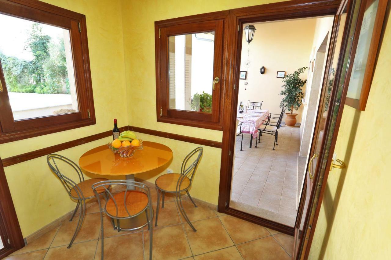Flowers House Maria De La Salut Exterior foto